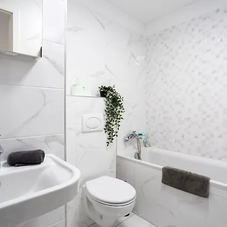 Apartment Brandnewtranquil With Free Parking *